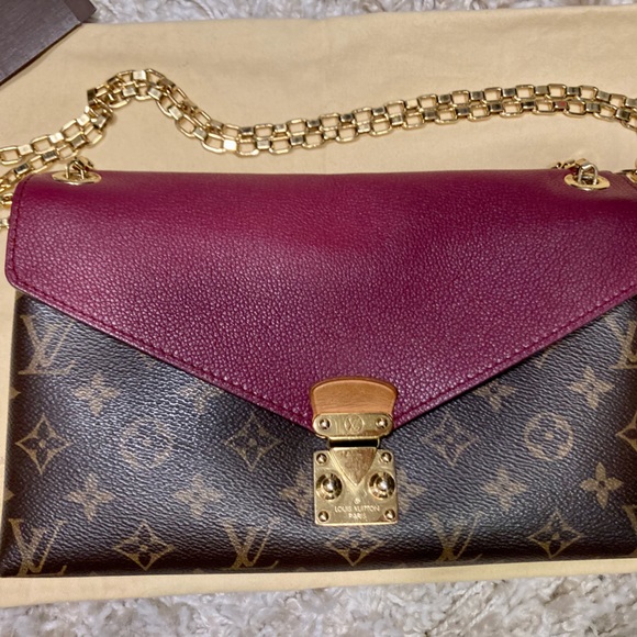 LOUIS VUITTON Chain Monogram in Aurore - Picture 8 of 9